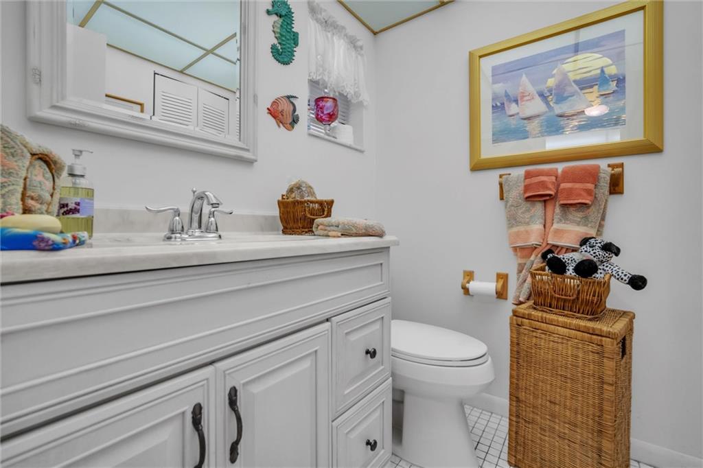 SUNRISE LAKES - Residential