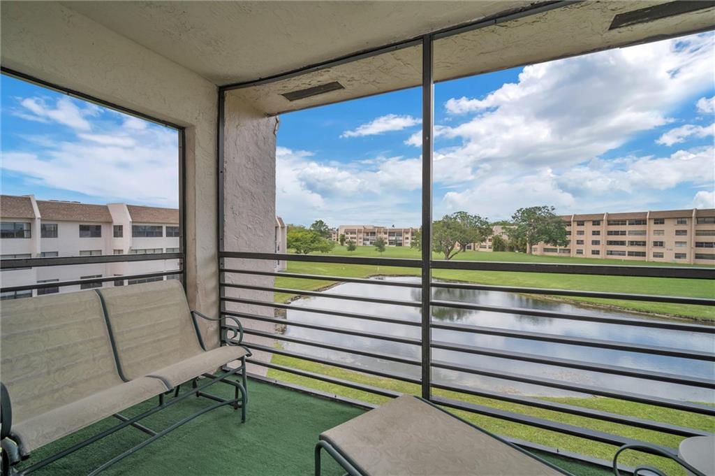 SUNRISE LAKES - Residential