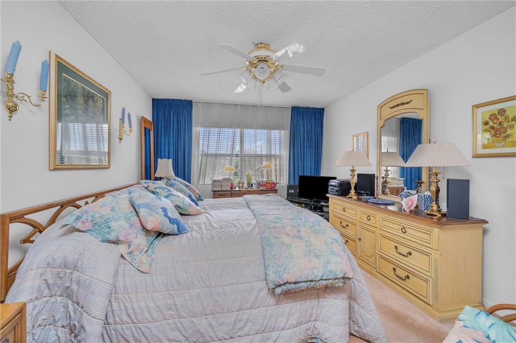 SUNRISE LAKES - Residential