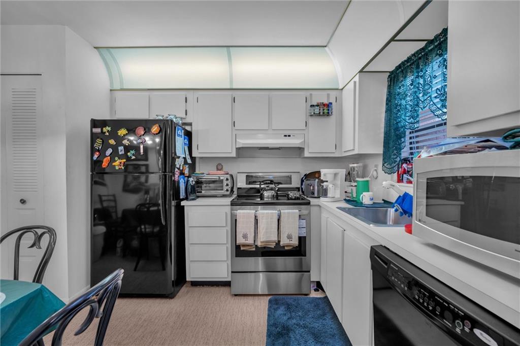 SUNRISE LAKES - Residential