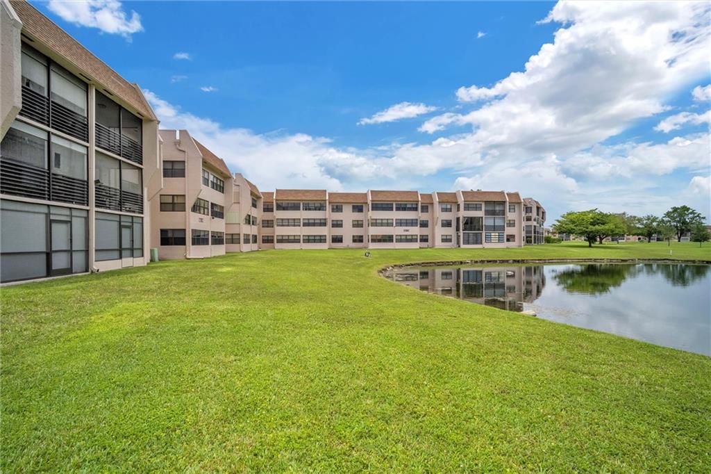 SUNRISE LAKES - Residential