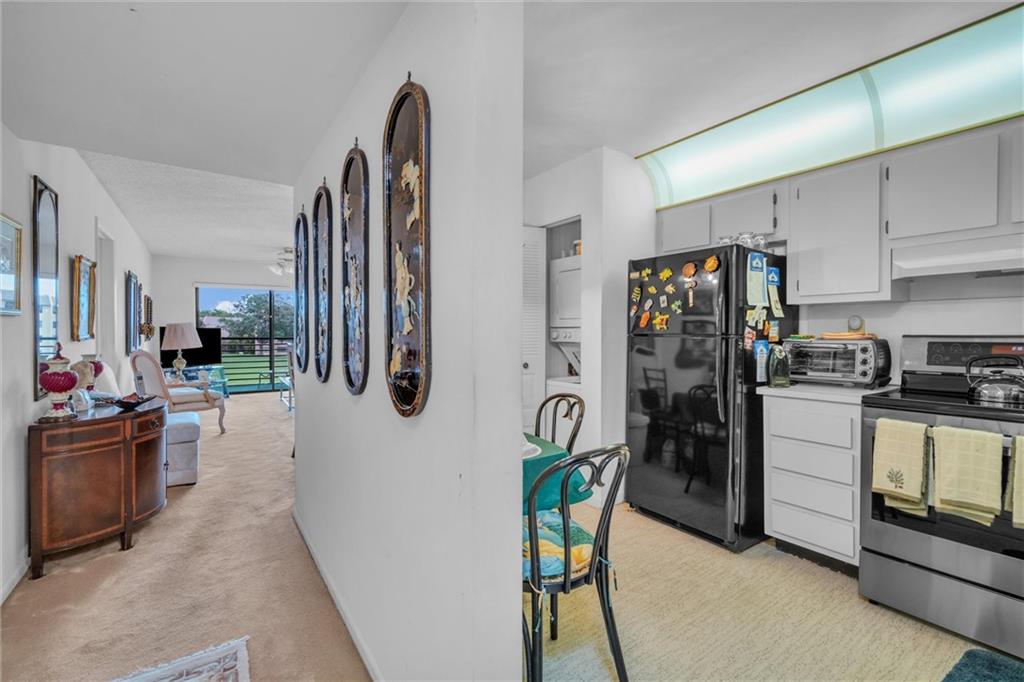 SUNRISE LAKES - Residential