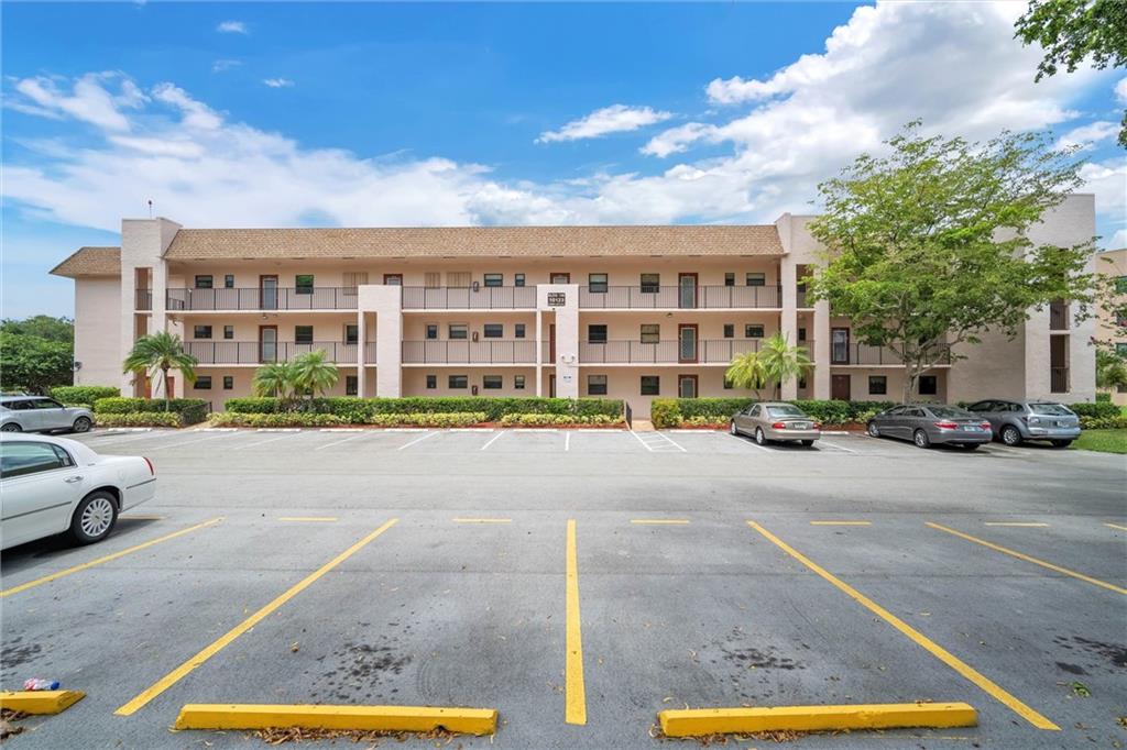 SUNRISE LAKES - Residential