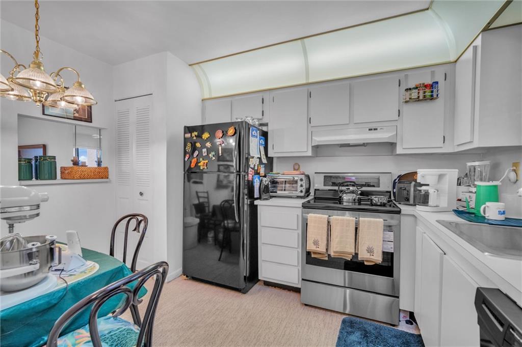 SUNRISE LAKES - Residential