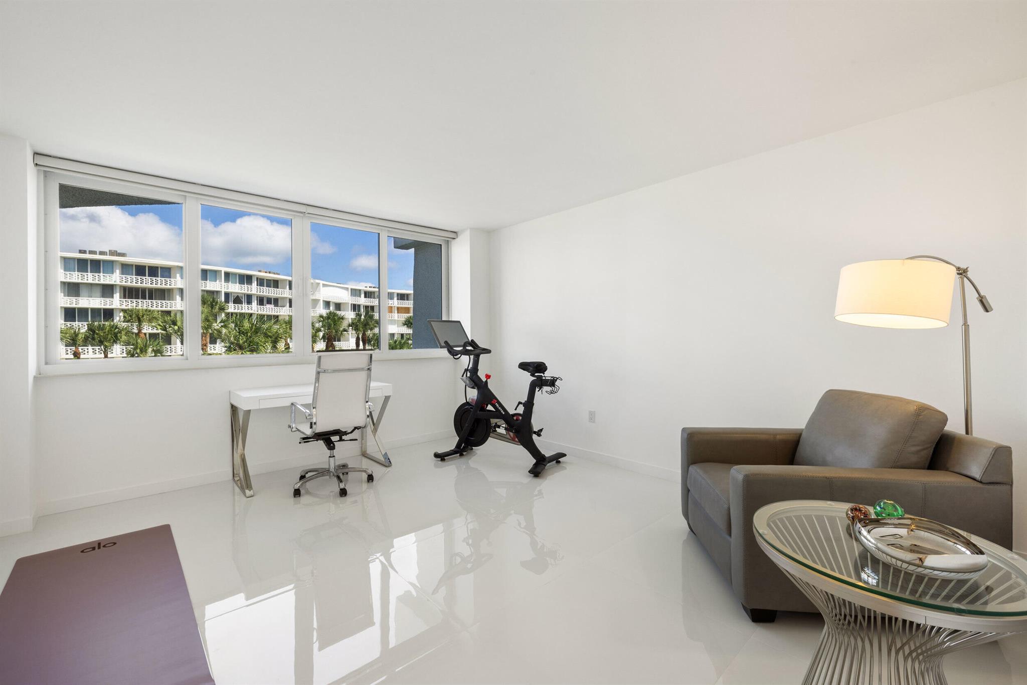 CARLYLE HOUSE CONDO - Residential