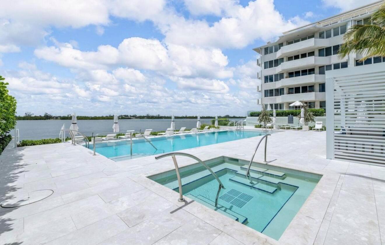 CARLYLE HOUSE CONDO - Residential