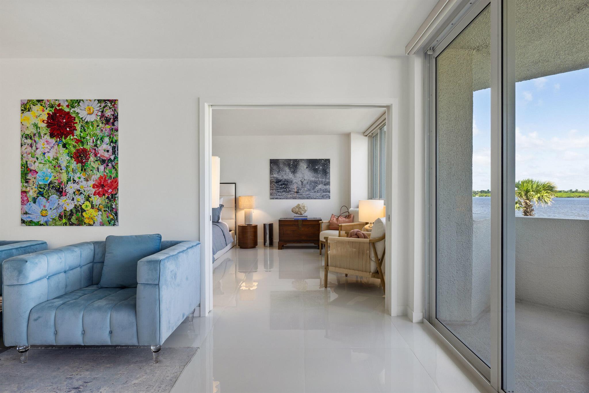 CARLYLE HOUSE CONDO - Residential