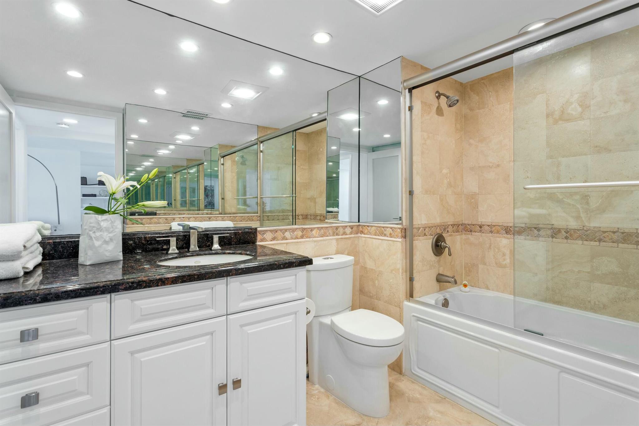 CARLYLE HOUSE CONDO - Residential