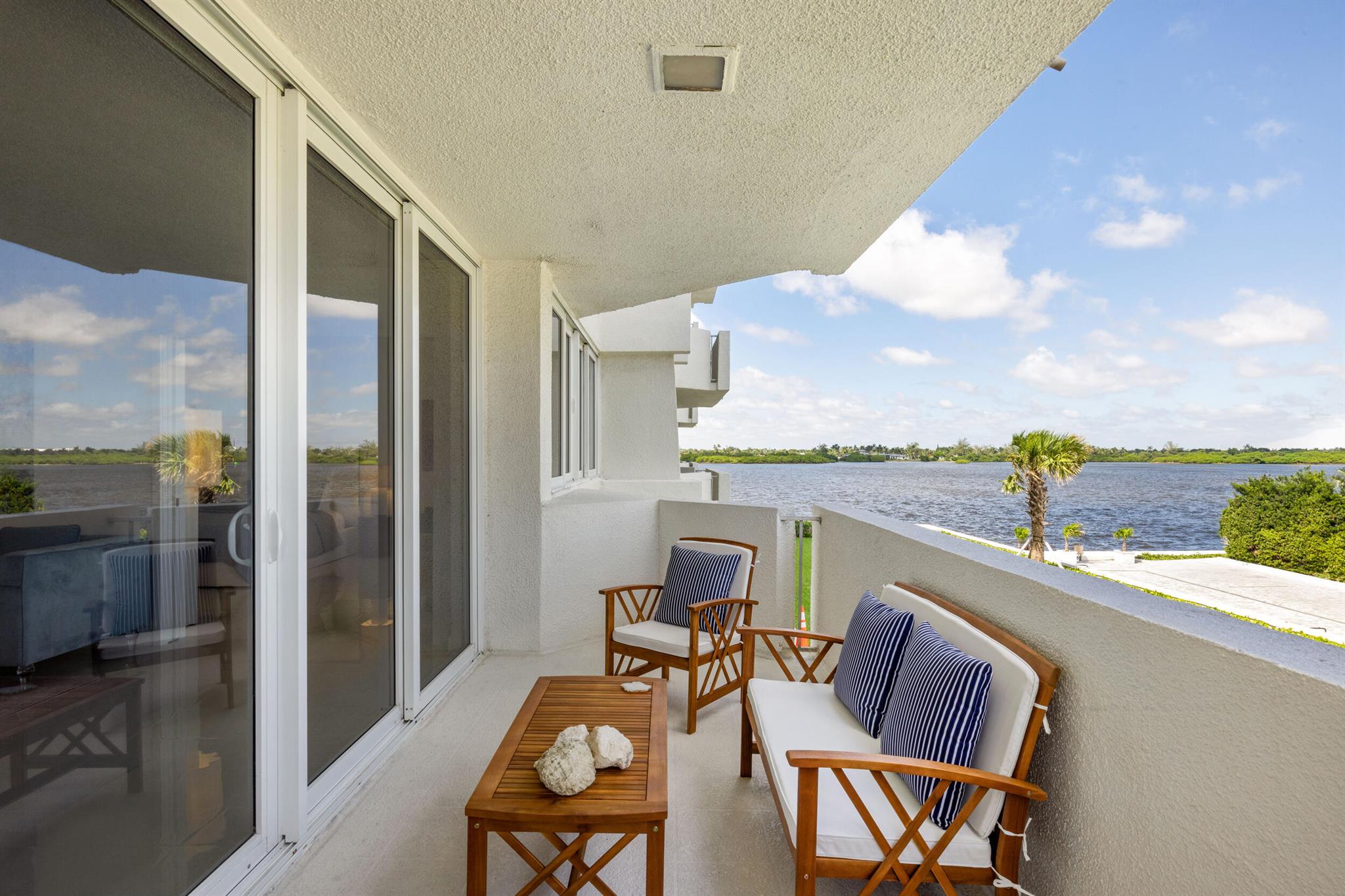 CARLYLE HOUSE CONDO - Residential