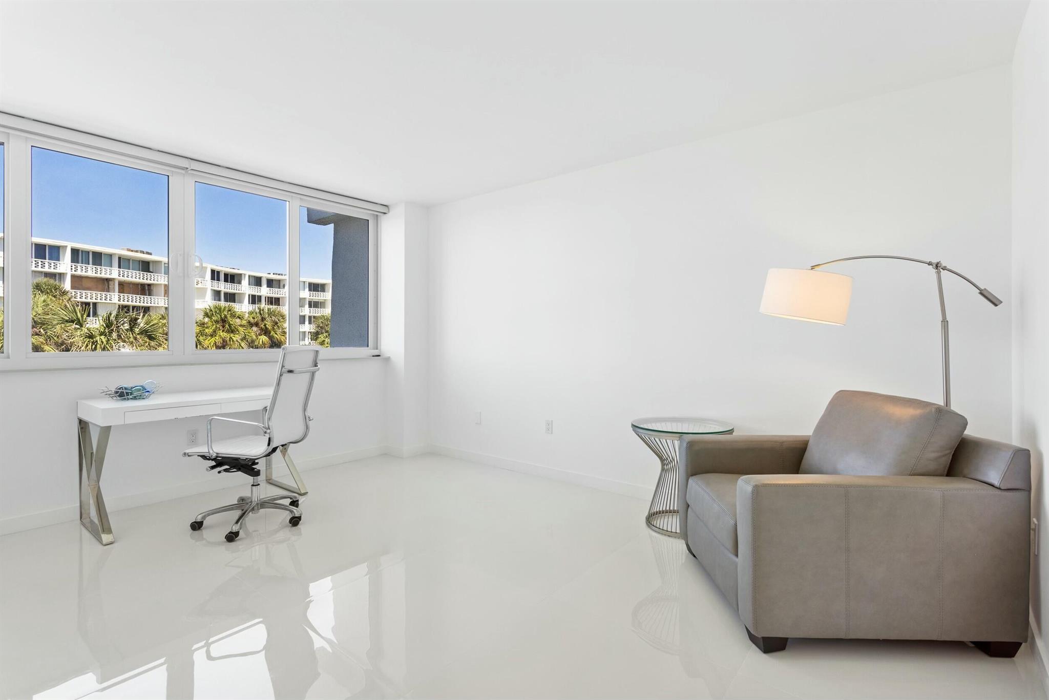 CARLYLE HOUSE CONDO - Residential
