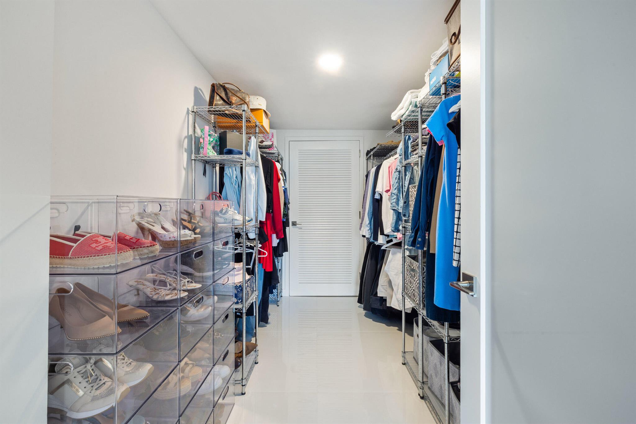 CARLYLE HOUSE CONDO - Residential