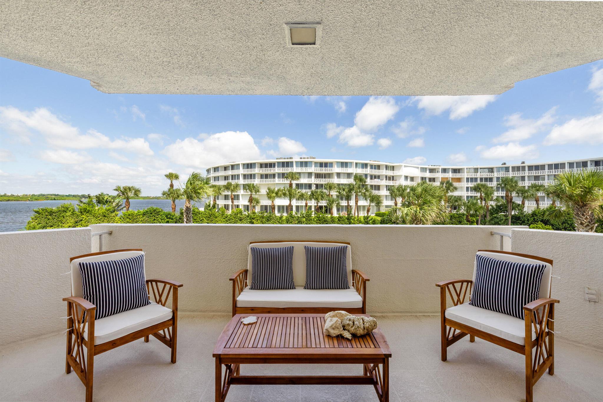 CARLYLE HOUSE CONDO - Residential