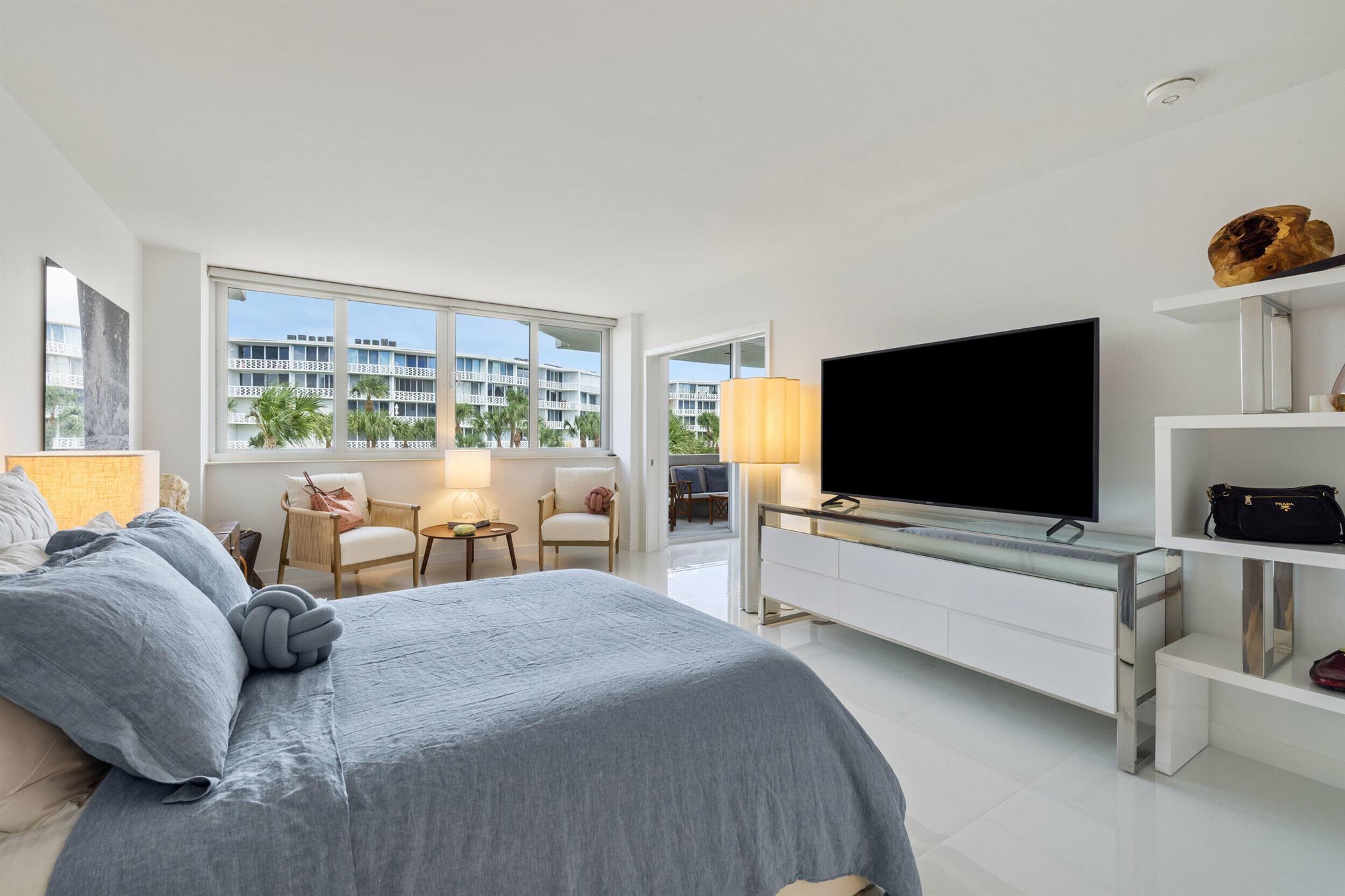 CARLYLE HOUSE CONDO - Residential