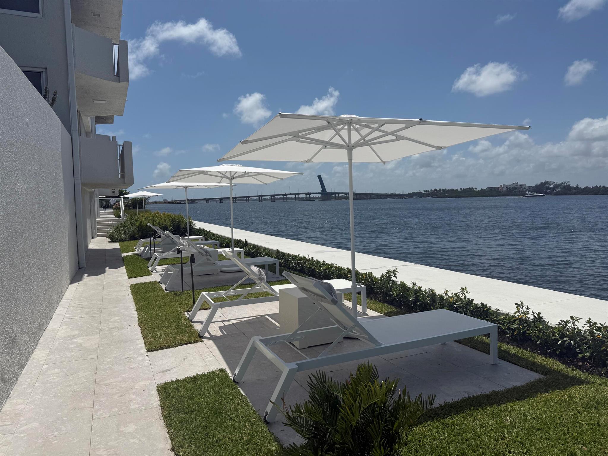 CARLYLE HOUSE CONDO - Residential