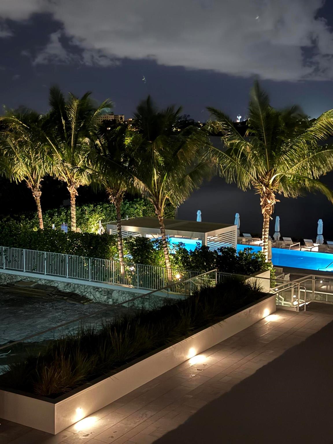CARLYLE HOUSE CONDO - Residential
