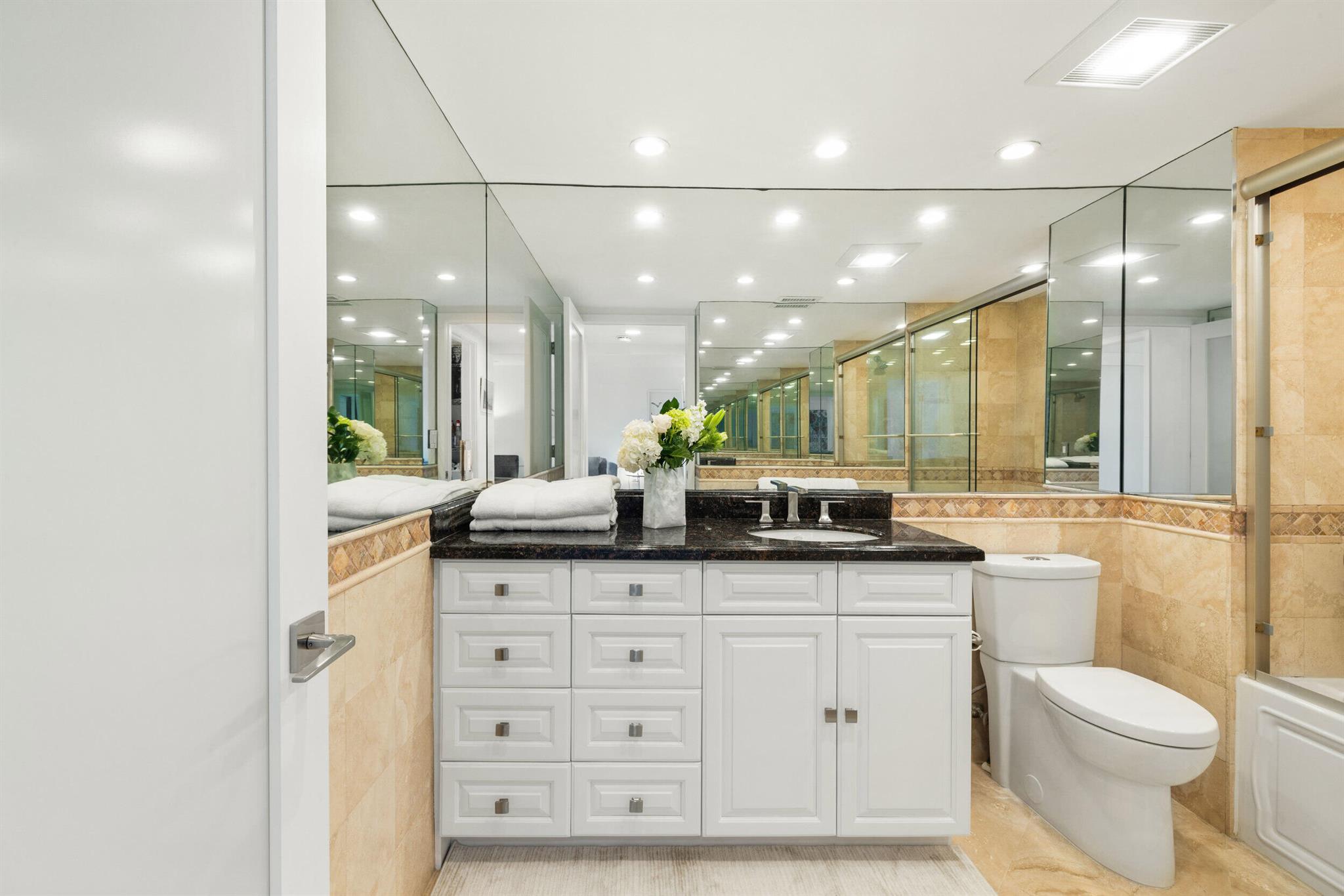 CARLYLE HOUSE CONDO - Residential