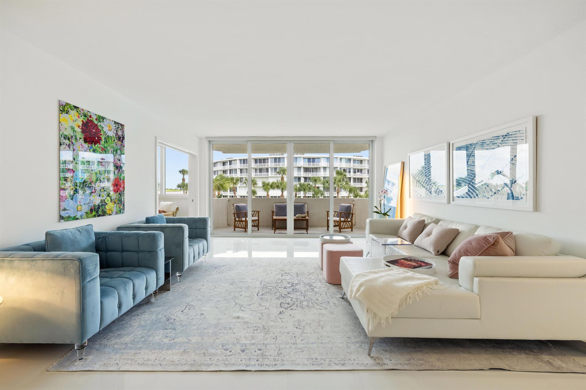 CARLYLE HOUSE CONDO - Residential