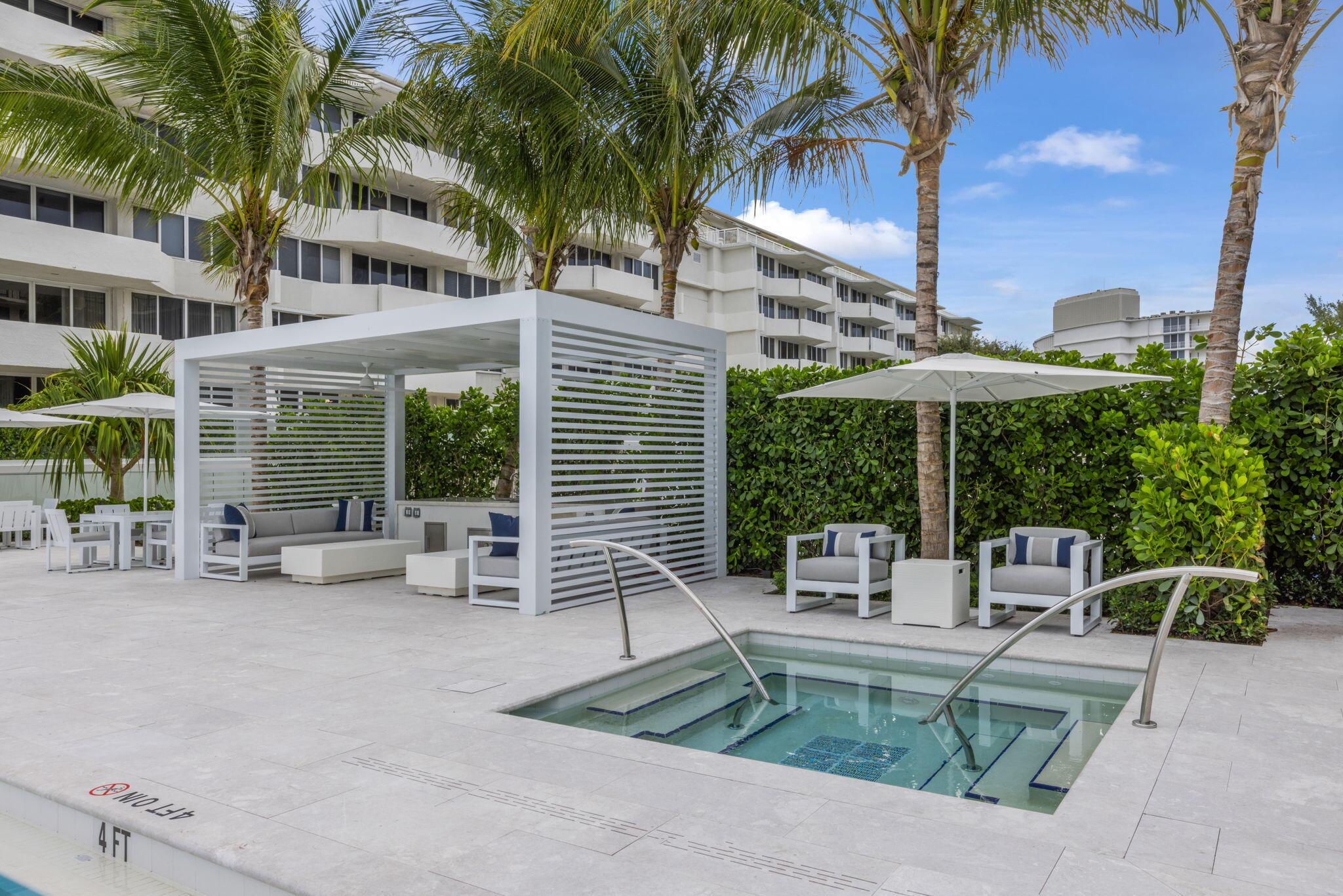 CARLYLE HOUSE CONDO - Residential