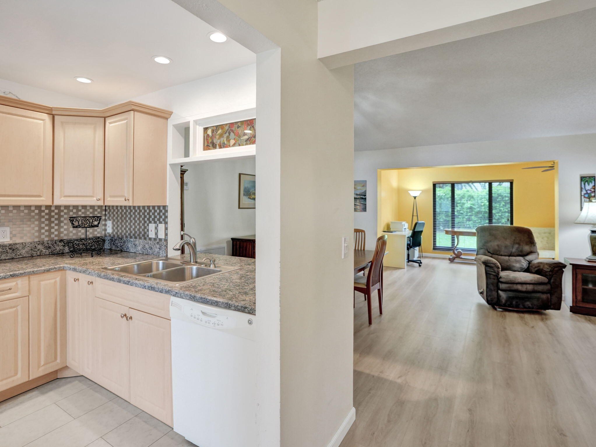 2085 SW 15th Place