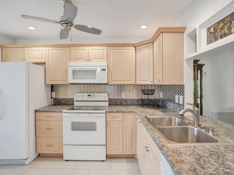 Tiny photo for 2085 SW 15th Place, Deerfield Beach, FL 33442 (MLS # B26083434)