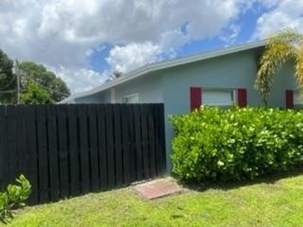 Photo of 565 NE 34th Court #B, Oakland Park, FL 33334 (MLS # B26018655)