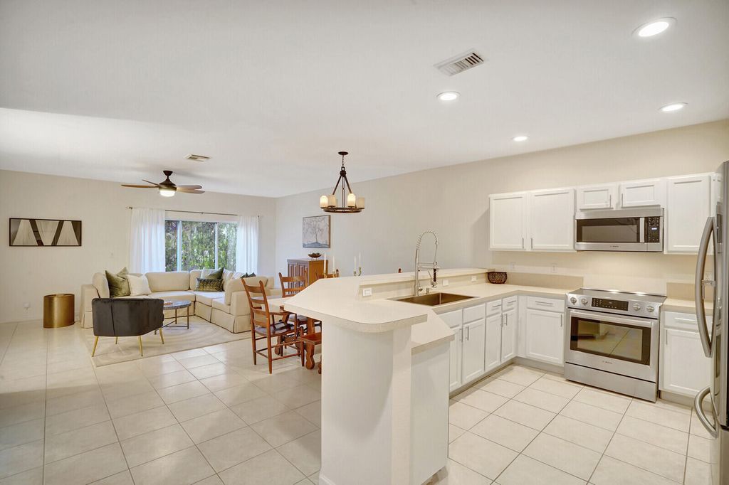Photo of 13428 Georgian Court, Wellington, FL 33414 (MLS # B26016338)
