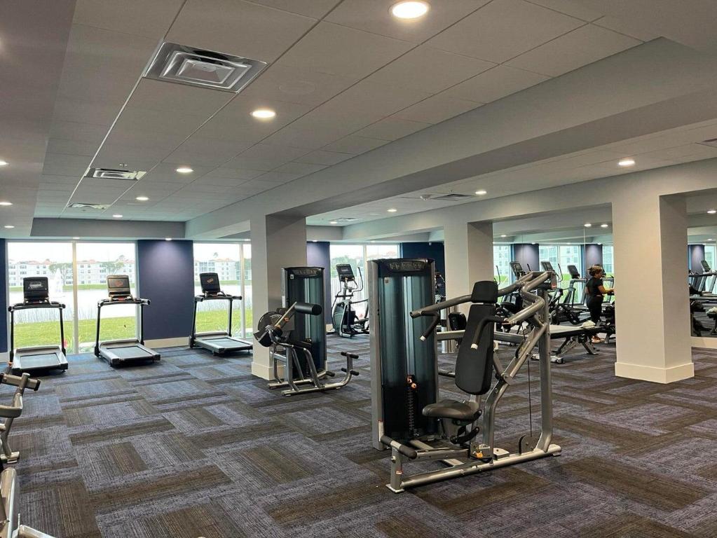 HUNTINGTON POINTE - Residential