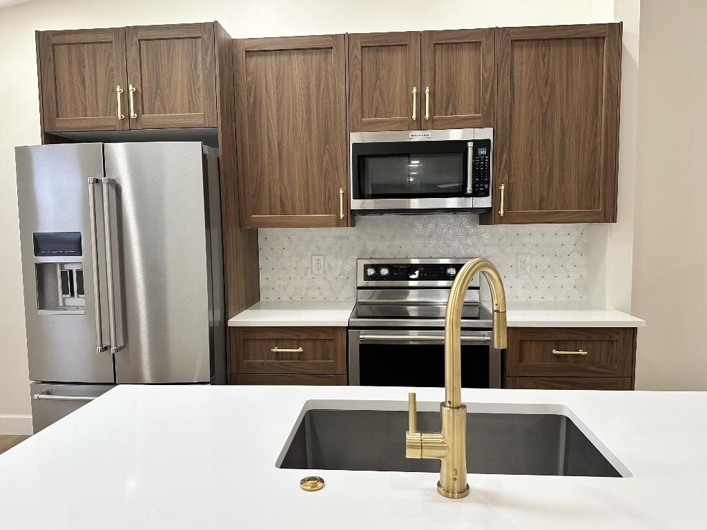 HUNTINGTON POINTE - Residential