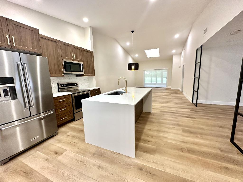 HUNTINGTON POINTE - Residential