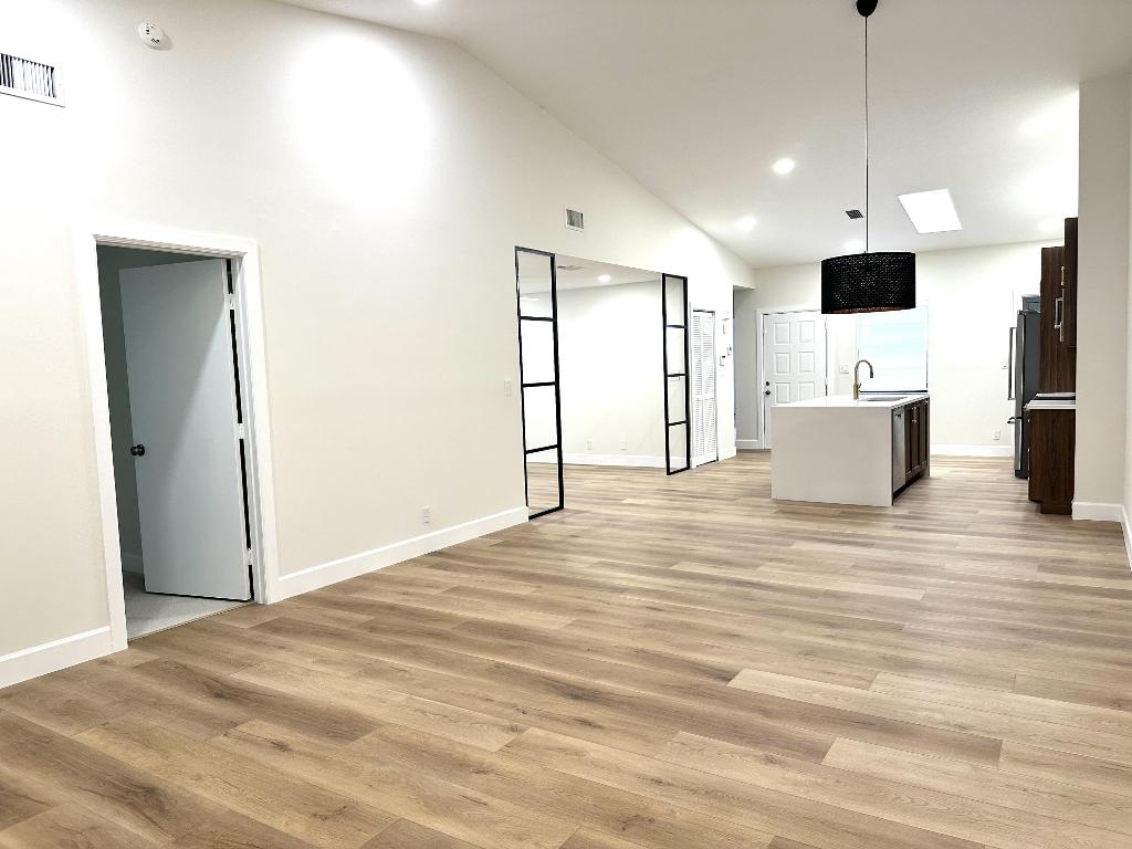 HUNTINGTON POINTE - Residential