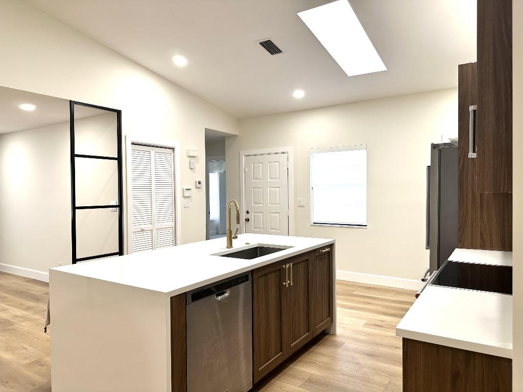 HUNTINGTON POINTE - Residential