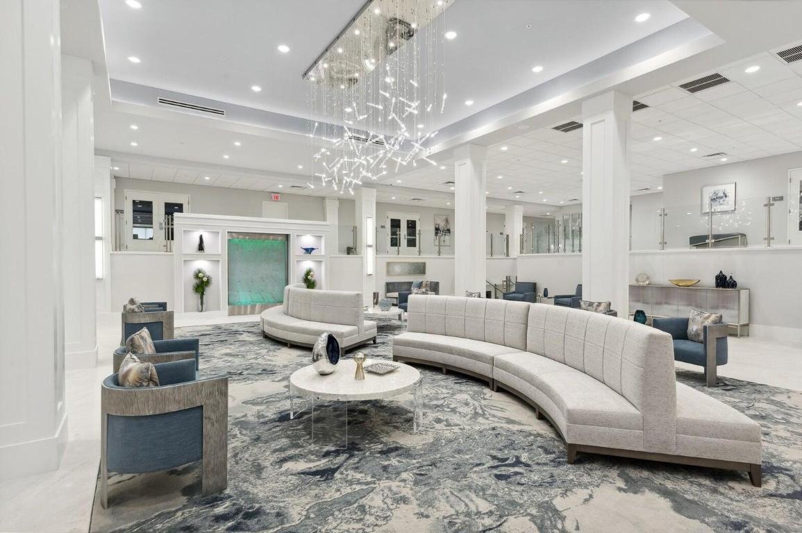 HUNTINGTON POINTE - Residential