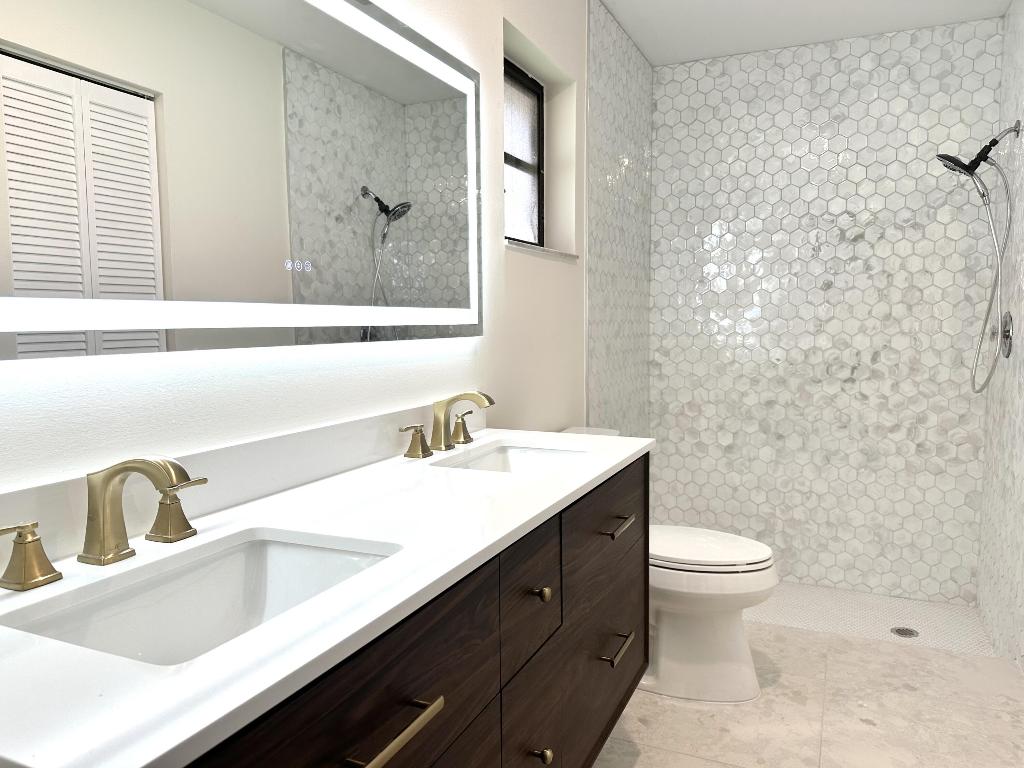 HUNTINGTON POINTE - Residential