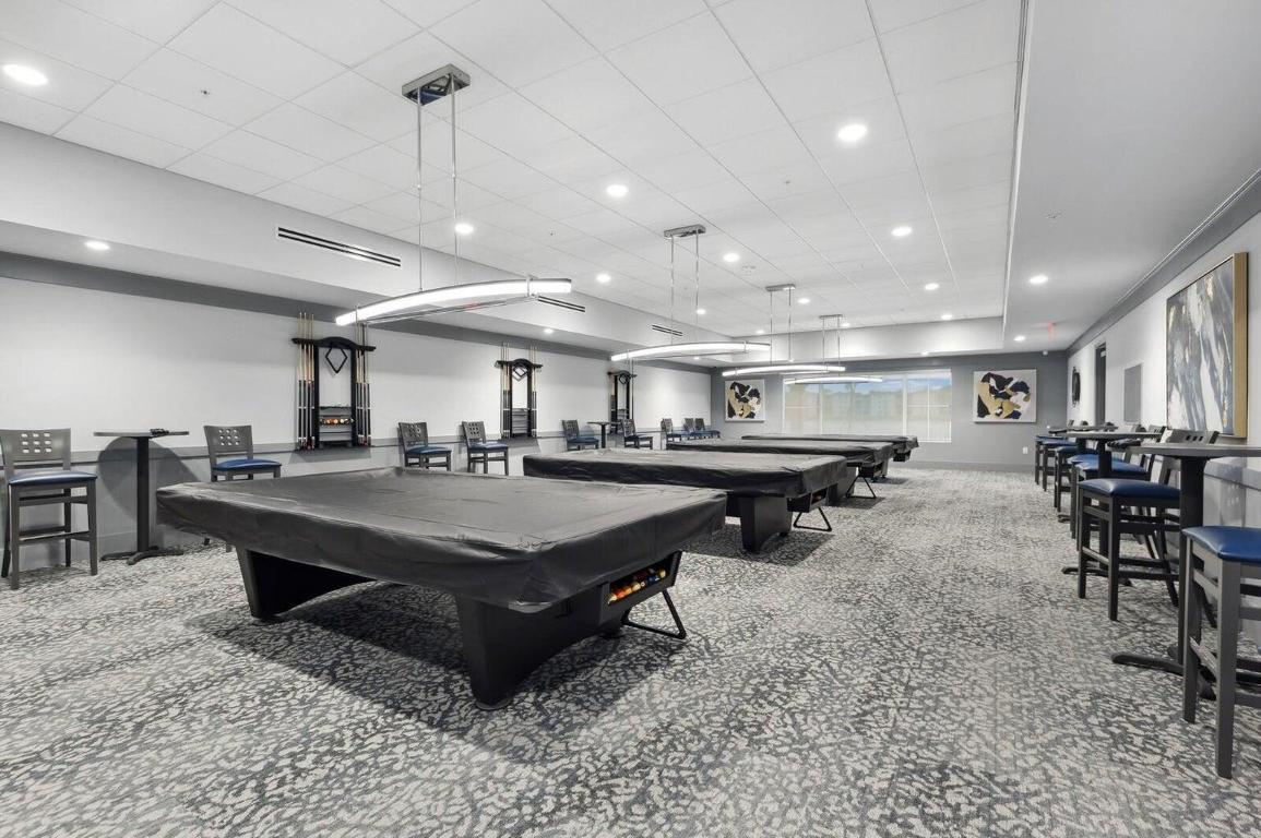 HUNTINGTON POINTE - Residential