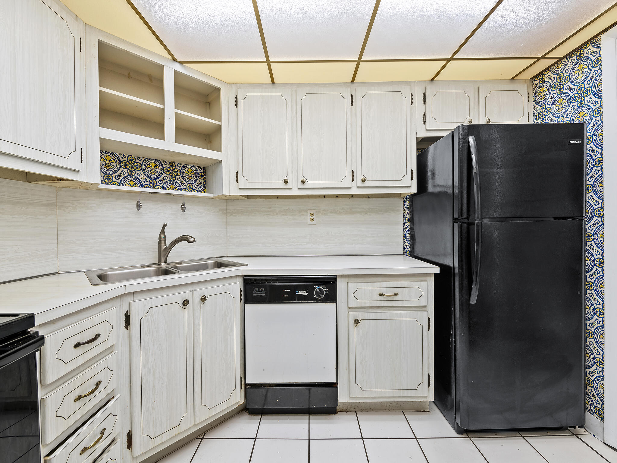 MARINE TOWER CONDO - Residential