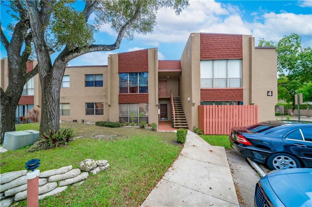 Photo of 301 N Pine Island Rd #114, Plantation, FL 33324 (MLS # F10280568)