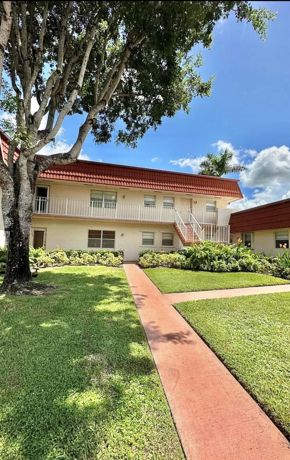 GREENWAY VILLAGE SOUTH CO - Residential Lease