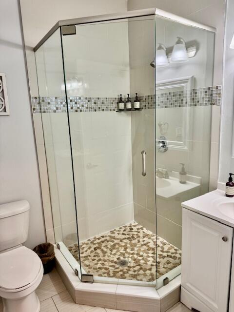 SOUTH PALM BEACH ESTATES - Residential Income