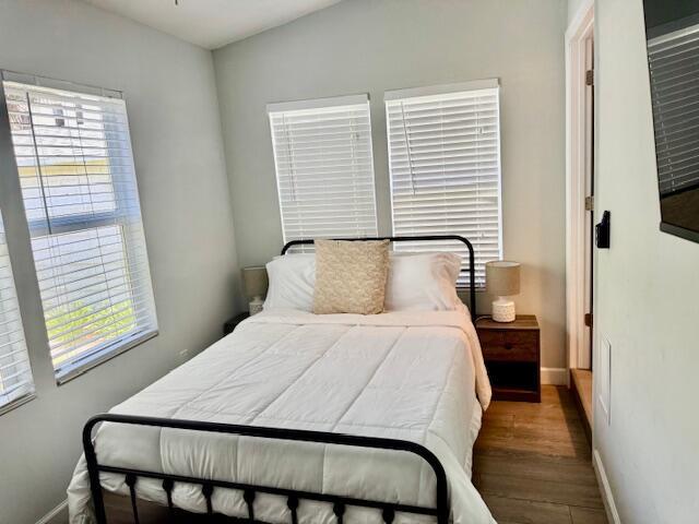 SOUTH PALM BEACH ESTATES - Residential Income