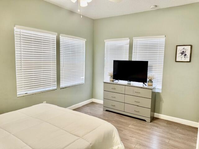 SOUTH PALM BEACH ESTATES - Residential Income