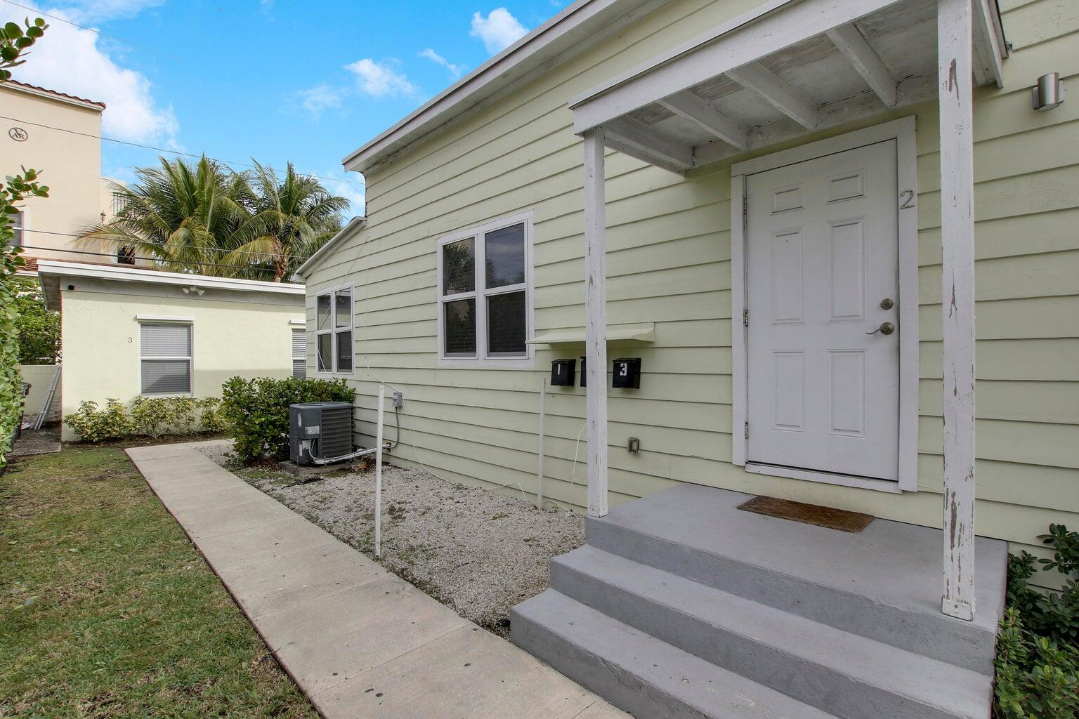 SOUTH PALM BEACH ESTATES - Residential Income