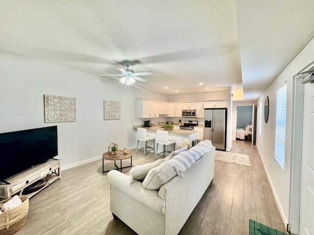 SOUTH PALM BEACH ESTATES - Residential Income