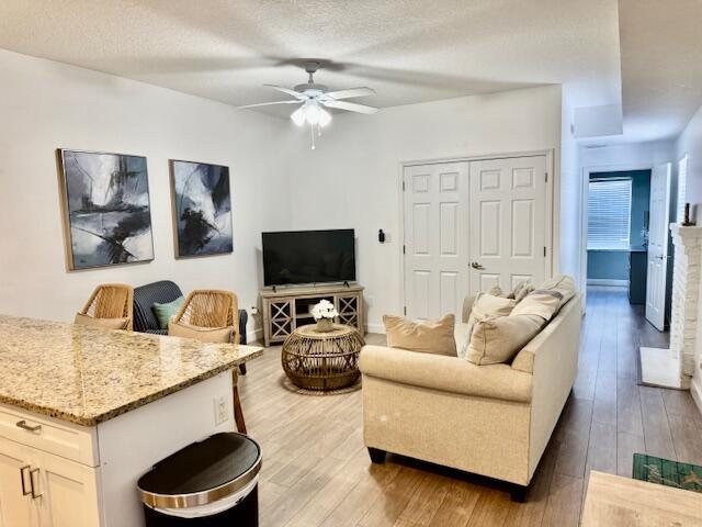 SOUTH PALM BEACH ESTATES - Residential Income