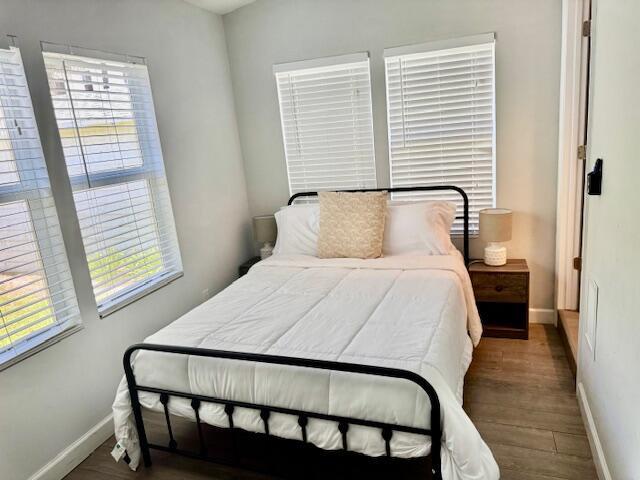 SOUTH PALM BEACH ESTATES - Residential Income