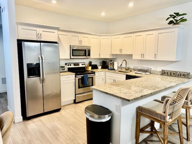 SOUTH PALM BEACH ESTATES - Residential Income