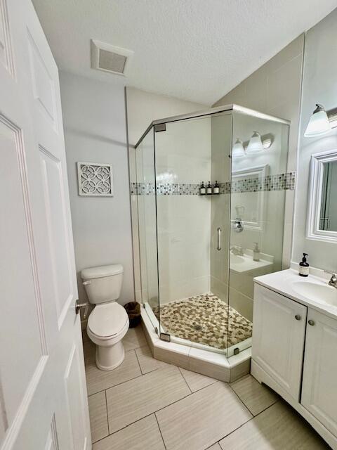 SOUTH PALM BEACH ESTATES - Residential Income