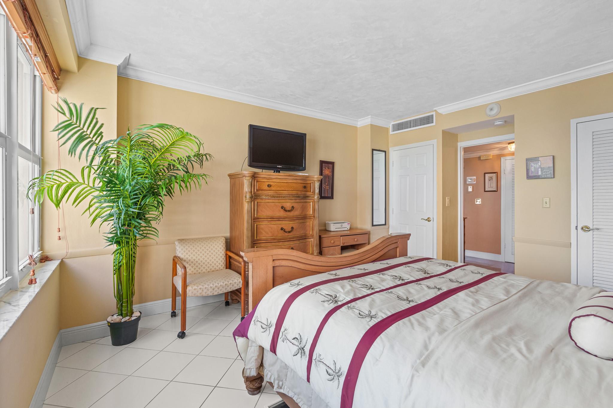 Coral Ridge Towers South - Residential