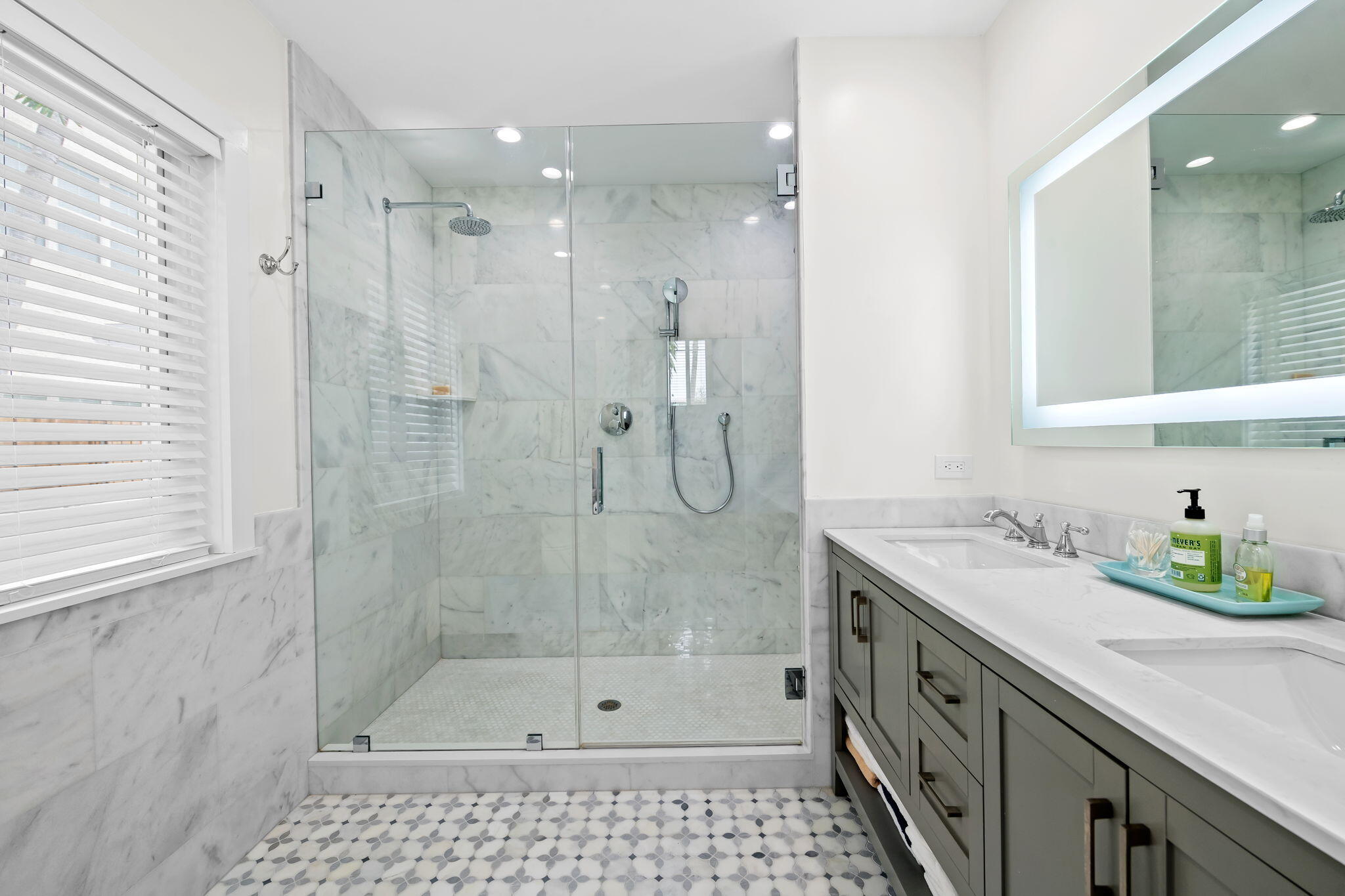 RIO VISTA ISLES - Residential