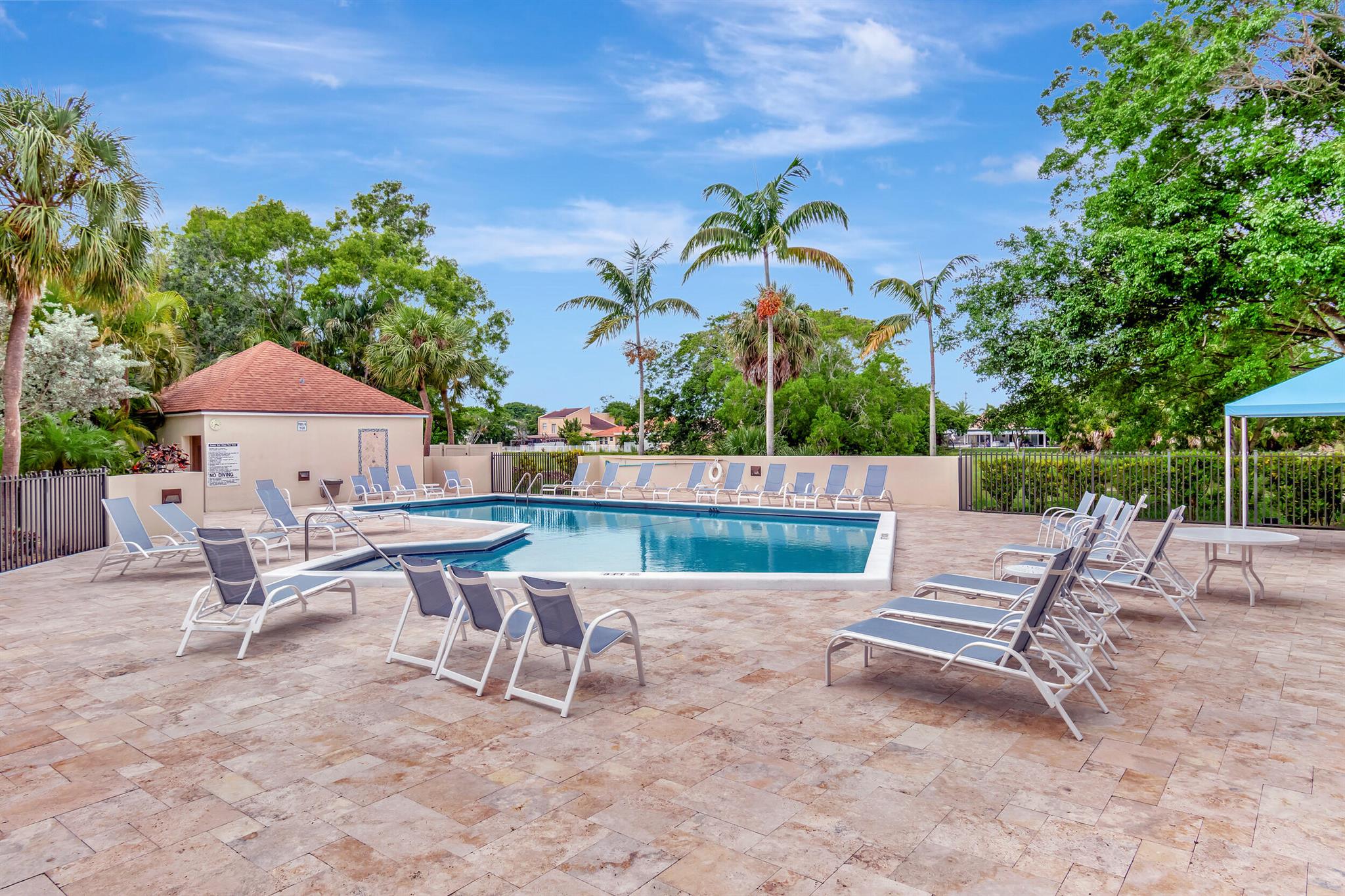 5650 Camino Del Sol 400, Boca Raton, FL, 33433/$324,900 1 5650 Camino Del Sol 400