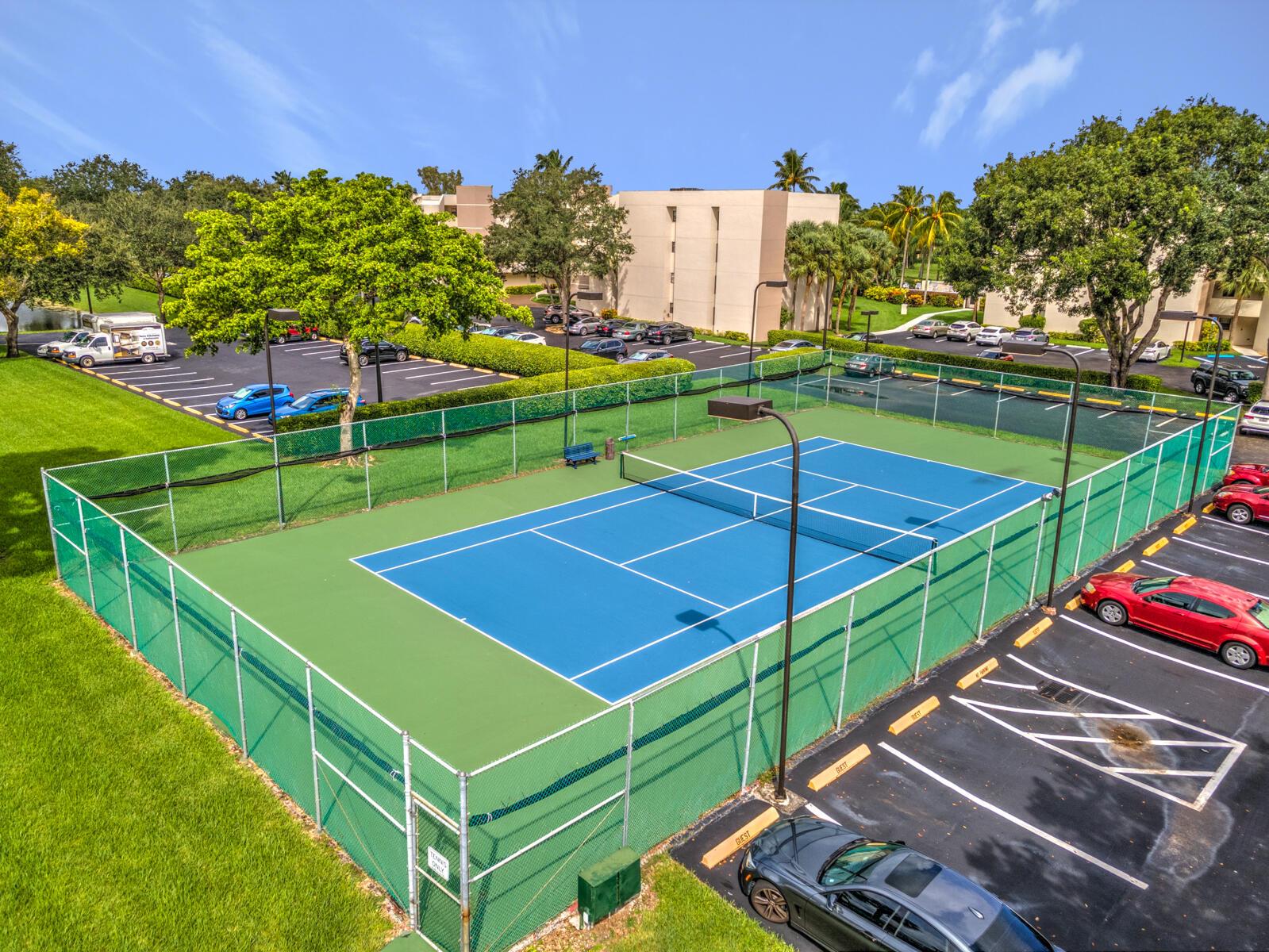 5650 Camino Del Sol 400, Boca Raton, FL, 33433/$324,900 2 5650 Camino Del Sol 400